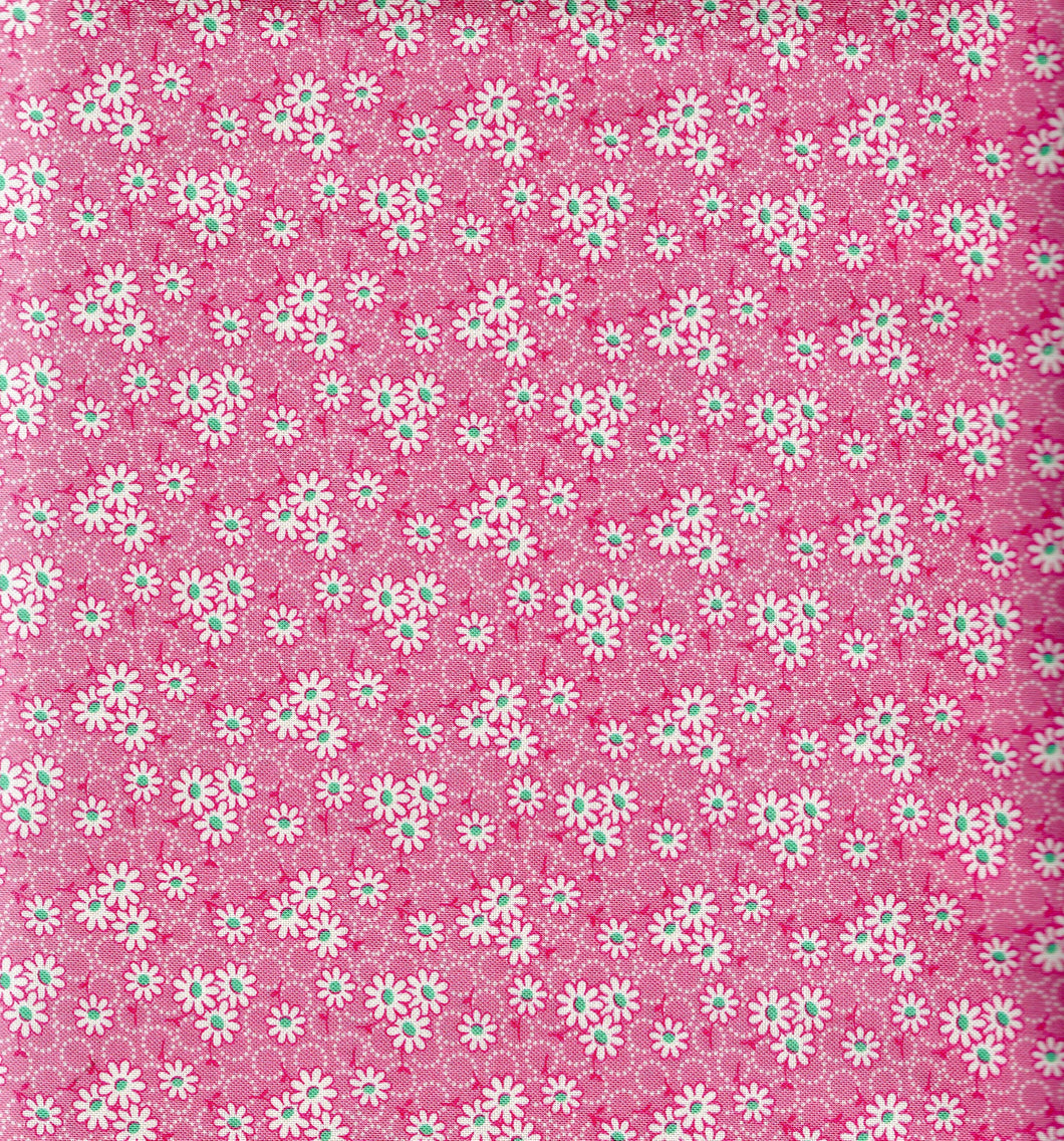 Aunt Grace Goes Scrappy / White Daisies on Pink rep548