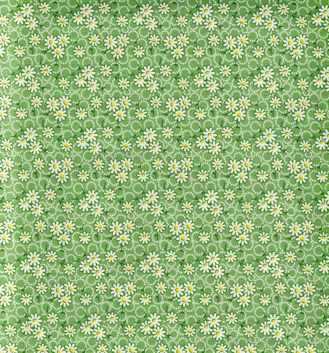 Aunt Grace Goes Scrappy / White daisies / green rep550