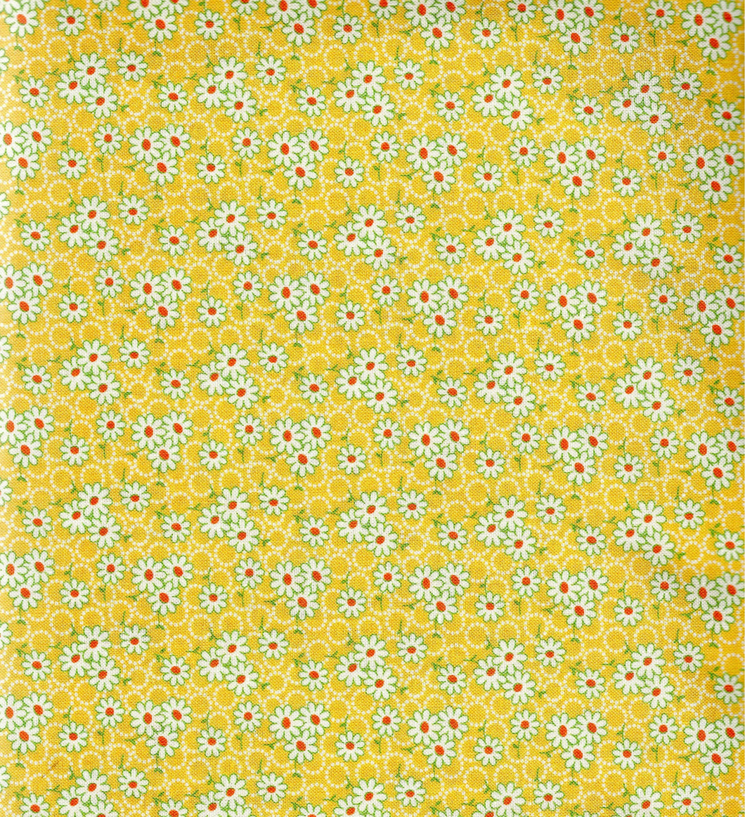 Aunt Grace Goes Scrappy / White daisies on Yellow rep551