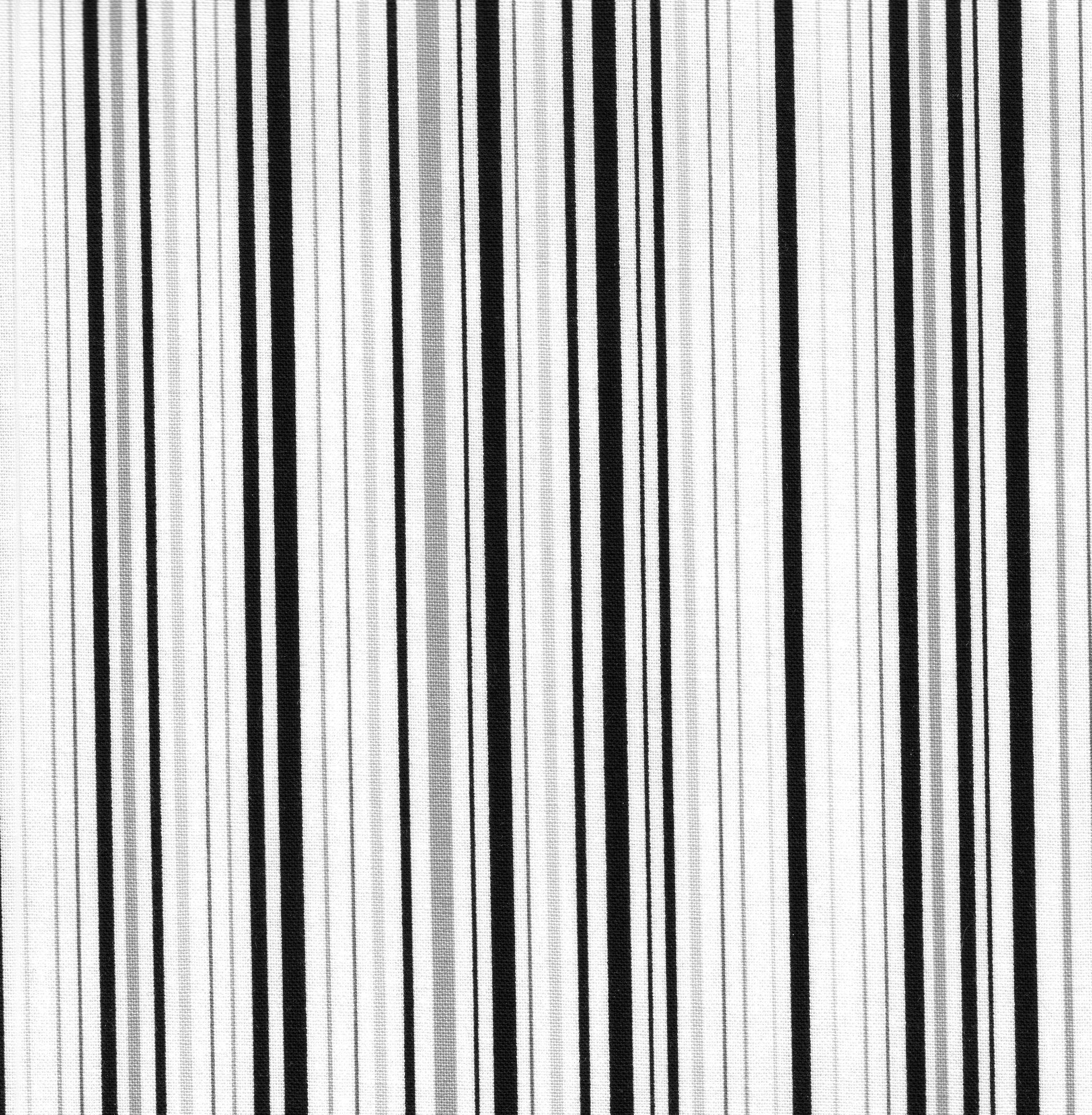 Uneven Stripe Black / White bla457
